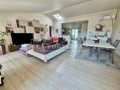 Foto Appartamento a San Giuliano Terme Ghezzano di 180 m² con 6 locali