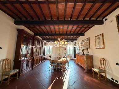 Foto Villa unifamiliare a Capannori Gragnano - Lappato di 660 m² in vendita
