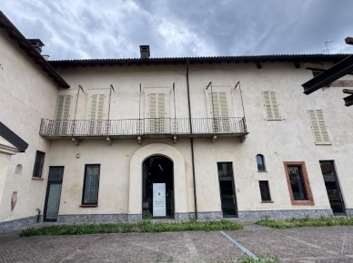Foto Appartamento a Locate di Triulzi Centro di 260 m² con 4 locali