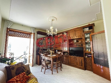 Foto Appartamento a Livorno Pontino - Bastia di 95 m² con 4 locali