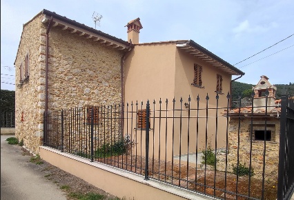 Foto Villa unifamiliare a Pietrasanta di 100 m² con 6 locali in vendita