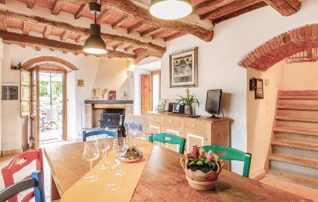 Foto Rustico a Calci Centro di 185 m² con 9 locali in vendita