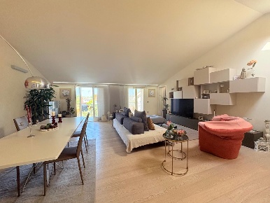 Foto Attico a San Giuliano Terme Ghezzano di 150 m² con 6 locali in vendita