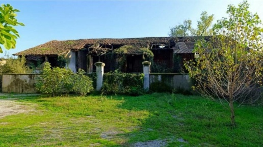 Foto Magazzino a Fara Gera d'Adda Badalasco di 1031 m² con 3 locali