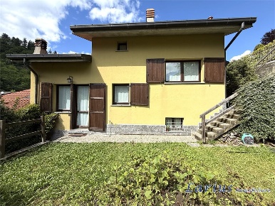 Foto Villa a schiera in Via Don Ermelindo Viganò, Magreglio di 90 m²