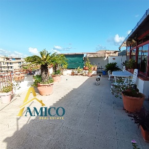 Foto Appartamento in SS113, Santa Flavia Centro di 130 m² con 5 locali