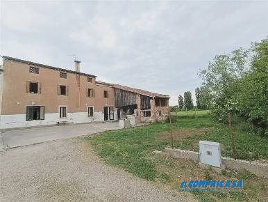 Foto Case semi ndipendenti a Roveredo di Guà Centro di 380 m² con 7 locali