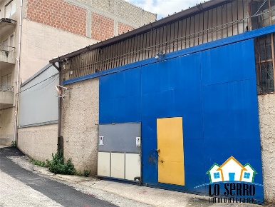 Foto Locale commerciale a Alcamo Semicentro di 450 m² con 3 locali