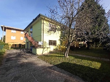 Foto Villa bifamiliare a Stra Centro di 165 m² con 6 locali in vendita