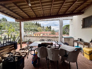 Foto Attico a Fiesole Compiobbi di 136 m² con 5 locali in vendita
