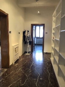 Foto Appartamento a Mantova Centro di 130 m² con 6 locali in vendita