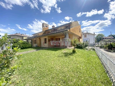 Foto Villa bifamiliare in Via Gorizia 46, Bertinoro Panighina di 548 m²