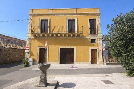 Foto Casa indipendente in Via degli Angeli  125, Acireale di 310 m²