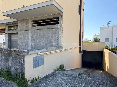 Foto Garage in via Nino Bixio, Nardò Centro di 45 m² con 2 locali