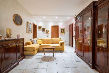 Foto Appartamento in Via dei Pini  7, Pieve Emanuele Centro di 116 m²