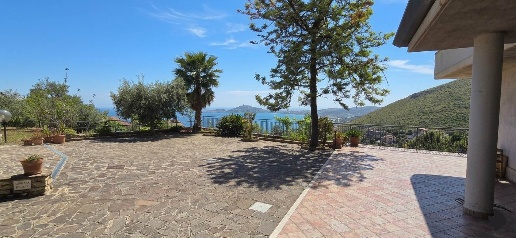Foto Villa unifamiliare in via Santa Maria la noce  68, Formia di 285 m²