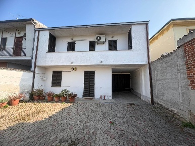 Foto Villa unifamiliare a Tromello Centro di 122 m² con 3 locali in vendita
