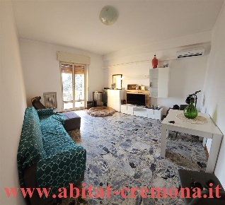 Foto Appartamento in Via Volturno, Cremona Centro di 75 m² con 2 locali