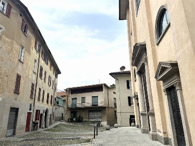 Foto Appartamento in piazza san giorgio\, Valgreghentino Centro di 126 m²