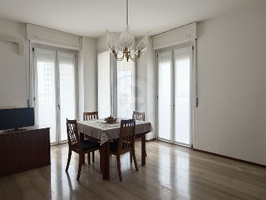 Foto Appartamento in Via XXV Aprile, Desio di 100 m² con 3 locali