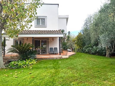 Foto Villa unifamiliare in VIA CROCIFISSO, Palo del Colle di 243 m²