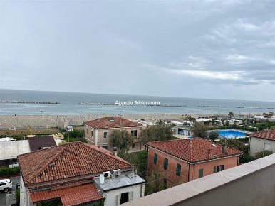 Foto Appartamento a Fano di 130 m² con 7 locali in vendita