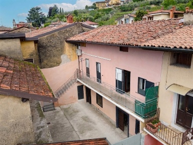 Foto Casa indipendente in Via Rimembranze, Chiuduno Centro di 320 m²