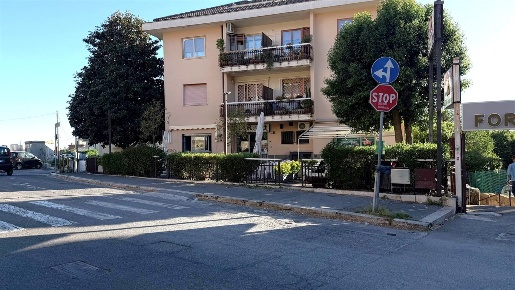 Foto Negozio in Via Rossini, Albano Laziale Centro di 110 m² con 2 locali