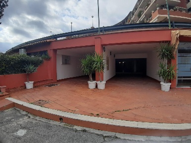 Foto Seminterrato a Giardini-Naxos di 20 m² con 6 locali in vendita
