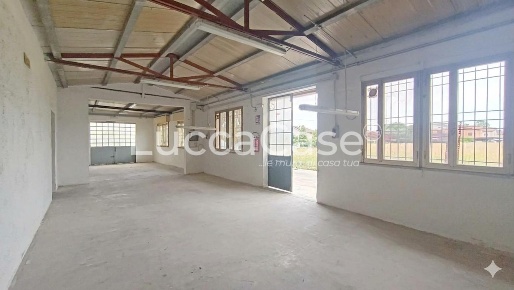 Foto Laboratorio a Capannori Lammari - Lunata di 140 m² con 1 locali