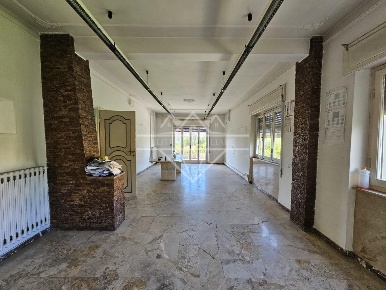 Foto Appartamento a Carrara Avenza di 240 m² con 7 locali in vendita