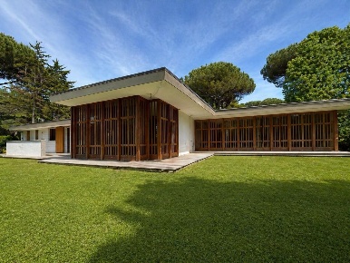 Foto Villa unifamiliare a Massa Ronchi - Poveromo di 379 m² con 15 locali