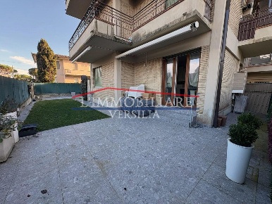 Foto Appartamento a Montignoso Cinquale di 75 m² con 3 locali in vendita