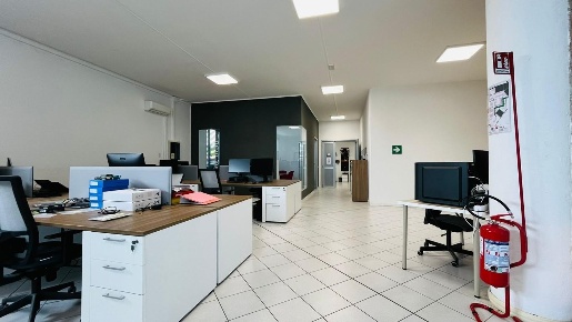 Foto Laboratorio a Pisa Ospedaletto di 225 m² con 4 locali in affitto
