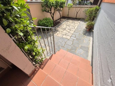 Foto Appartamento a Carrara Avenza di 117 m² con 5 locali in vendita