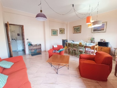 Foto Appartamento a Massa Centro di 154 m² con 7 locali in vendita
