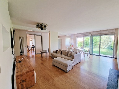 Foto Villa bifamiliare a Cassola Centro di 300 m² con 9 locali in affitto