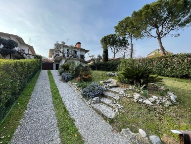 Foto Villa bifamiliare a Padenghe sul Garda Centro di 150 m² con 5 locali