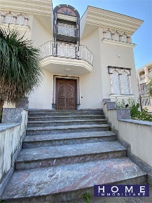 Foto Appartamento a Frignano di 200 m² con 5 locali in vendita