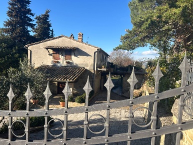 Foto Villa unifamiliare in via San Bernardino 26, Bettona di 490 m²