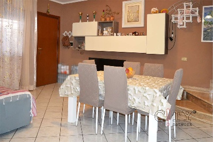 Foto Appartamento in Via Firenzuola, Pomezia di 80 m² con 4 locali