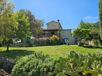 Foto Villa unifamiliare a Roccastrada di 140 m² con 5 locali in vendita