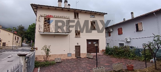 Foto Casa indipendente in Frazione Rigali 3, Gualdo Tadino Rigali di 316 m²