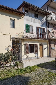 Foto Case semi ndipendenti in vicolo Zenoni 17, Boltiere di 135 m²
