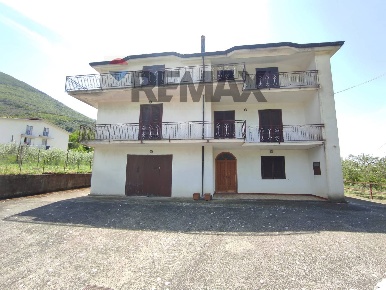 Foto Casa indipendente a Forchia Centro di 714 m² con 20 locali in vendita