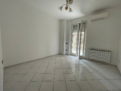 Foto Appartamento in Via Vincenzo Guerriero, Caserta Tredici di 52 m²