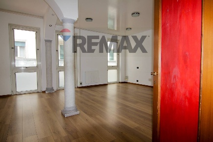 Foto Ufficio in via Cavour 31, Varese Centro di 290 m² con 9 locali