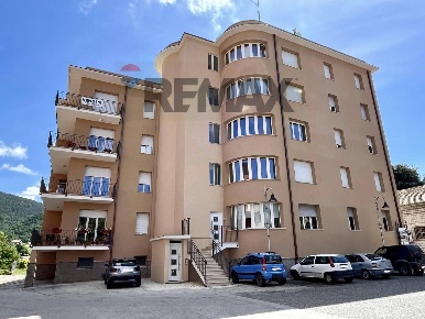 Foto Appartamento in Piazza Medaglie d'oro 7, Nocera Umbra Centro di 185 m²