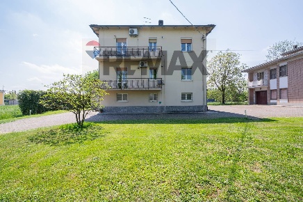 Foto Villa unifamiliare a Parma San Lazzaro di 216 m² con 8 locali