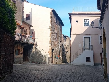Foto Appartamento in via arquanti, Sutri Centro di 70 m² con 4 locali